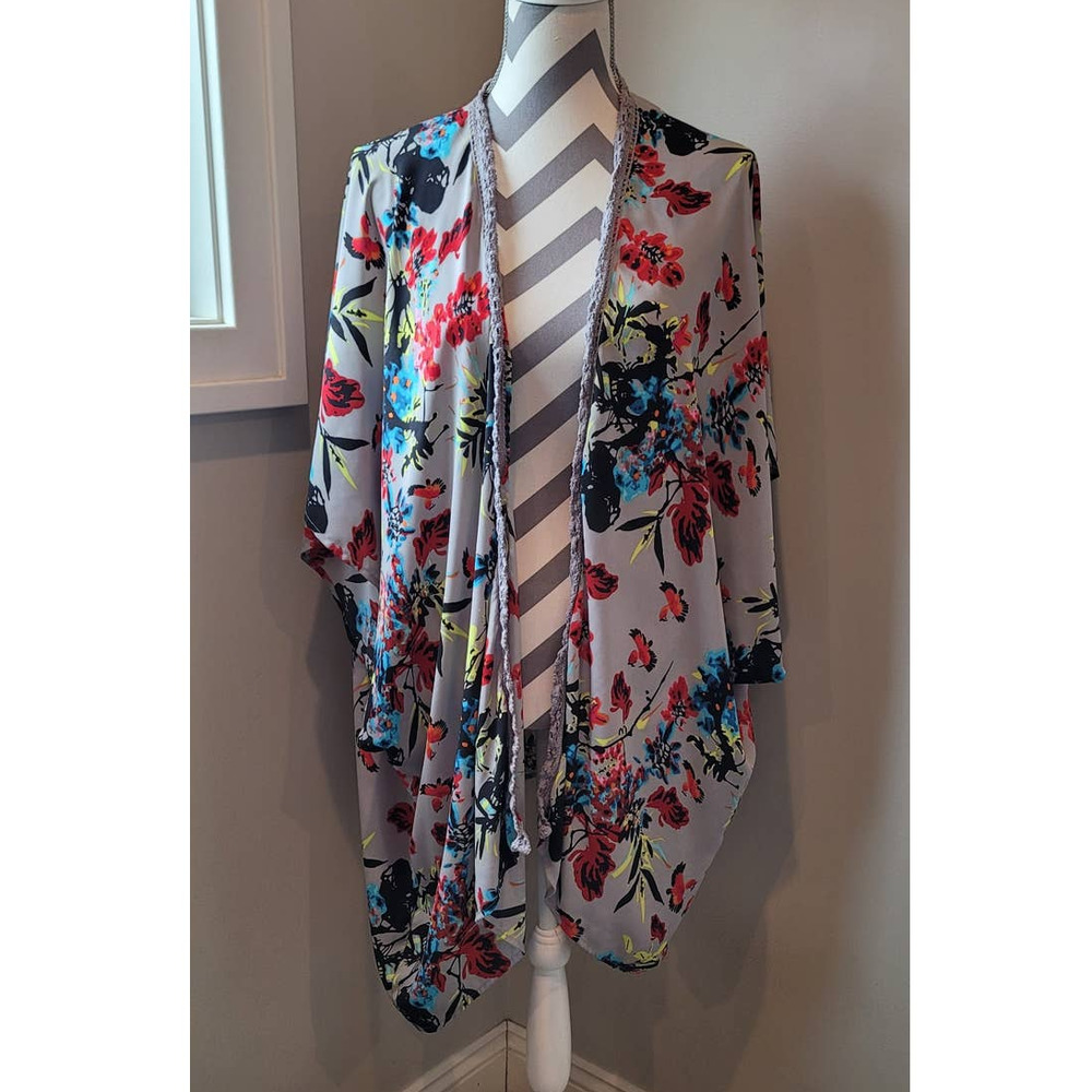 Black Rainn Women's Floral Kimono - Gray, Red and Blue